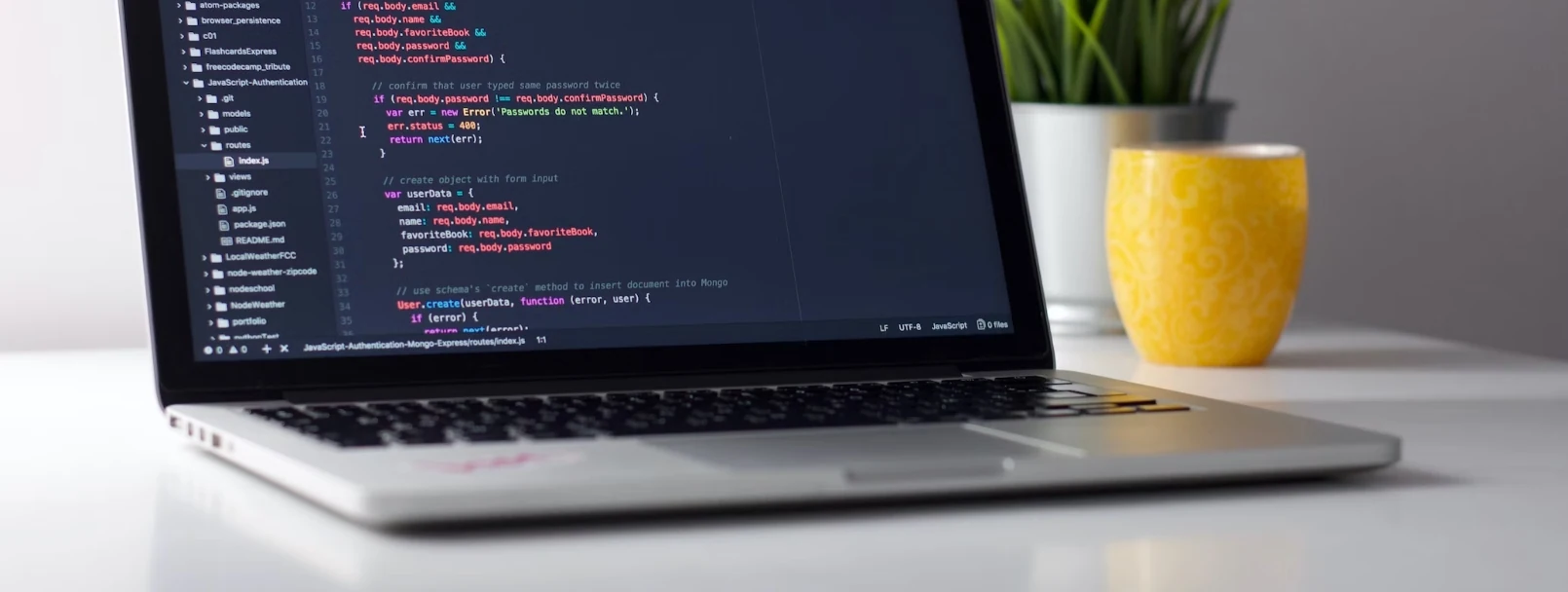 Iemand die naar code aan het kijken is